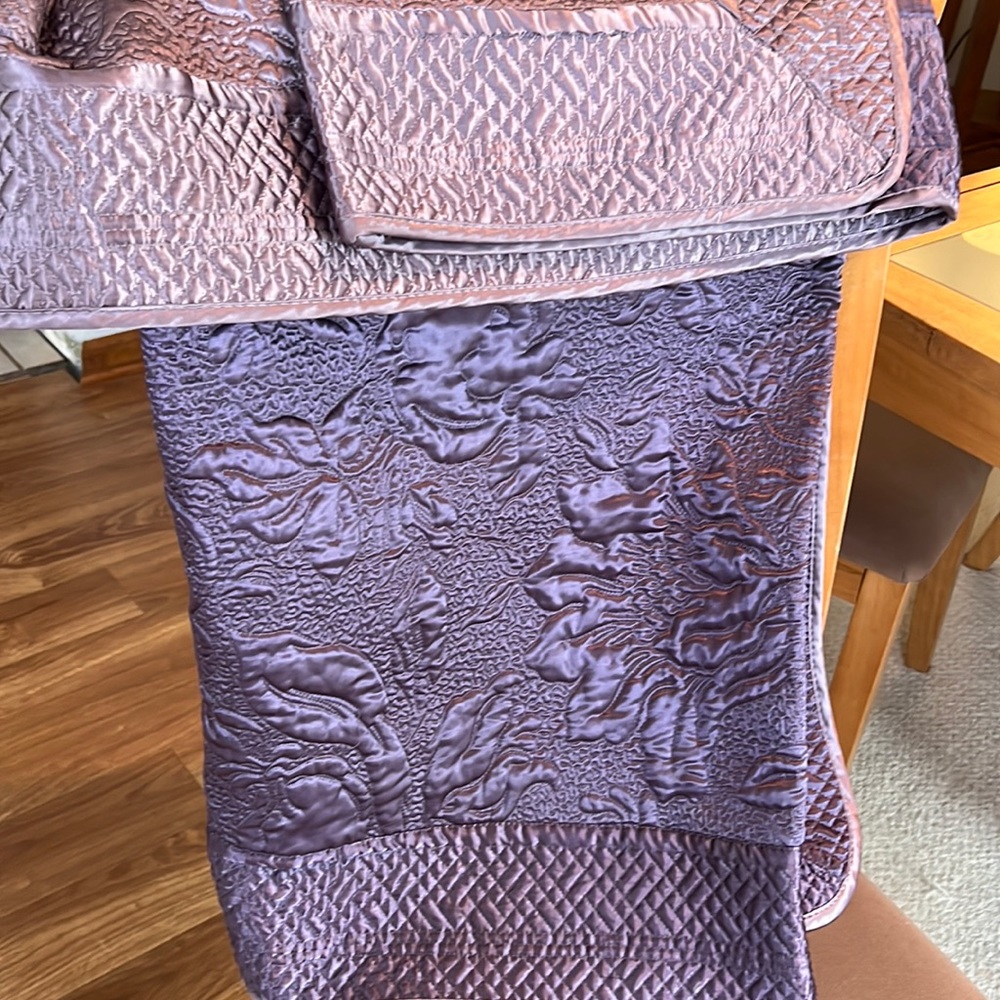 Throw metallic purple